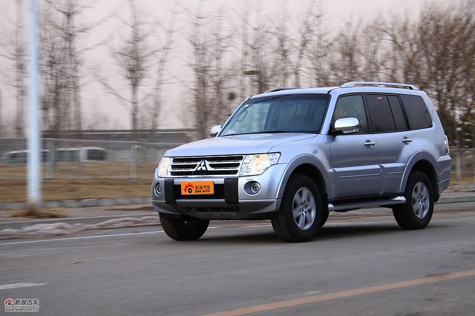 进口三菱帕杰罗动态实拍