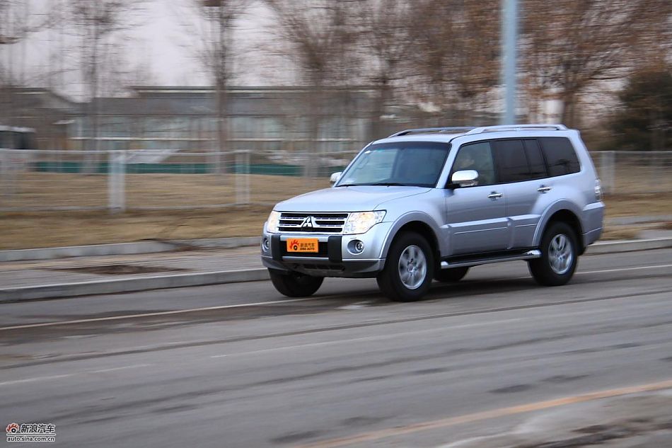 进口三菱帕杰罗动态实拍