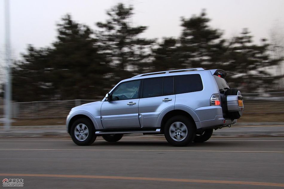 进口三菱帕杰罗动态实拍