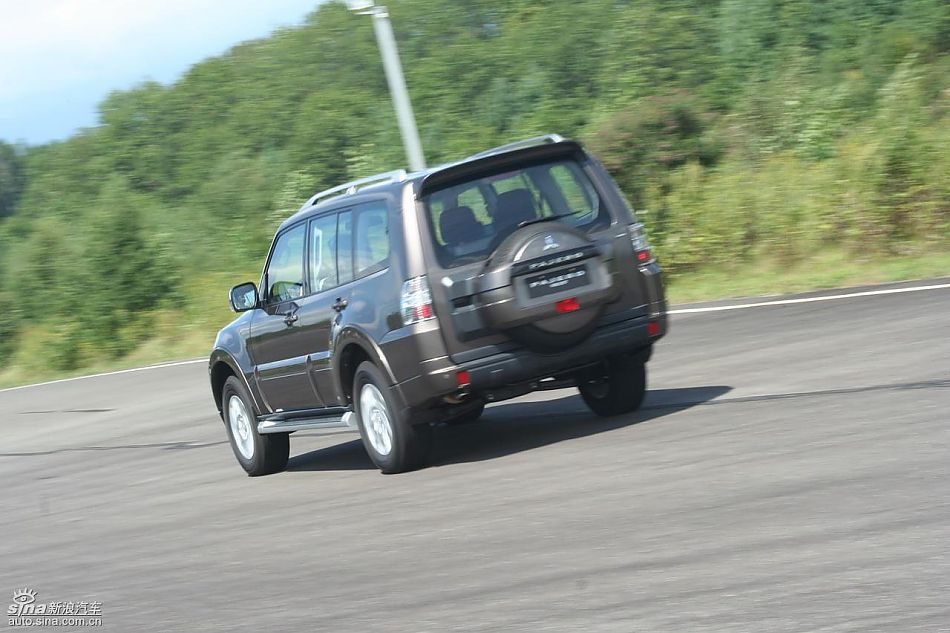 2010款三菱帕杰罗试驾组图