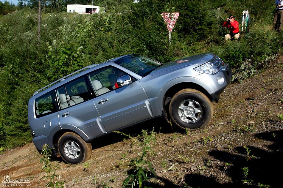 2010款三菱帕杰罗试驾组图