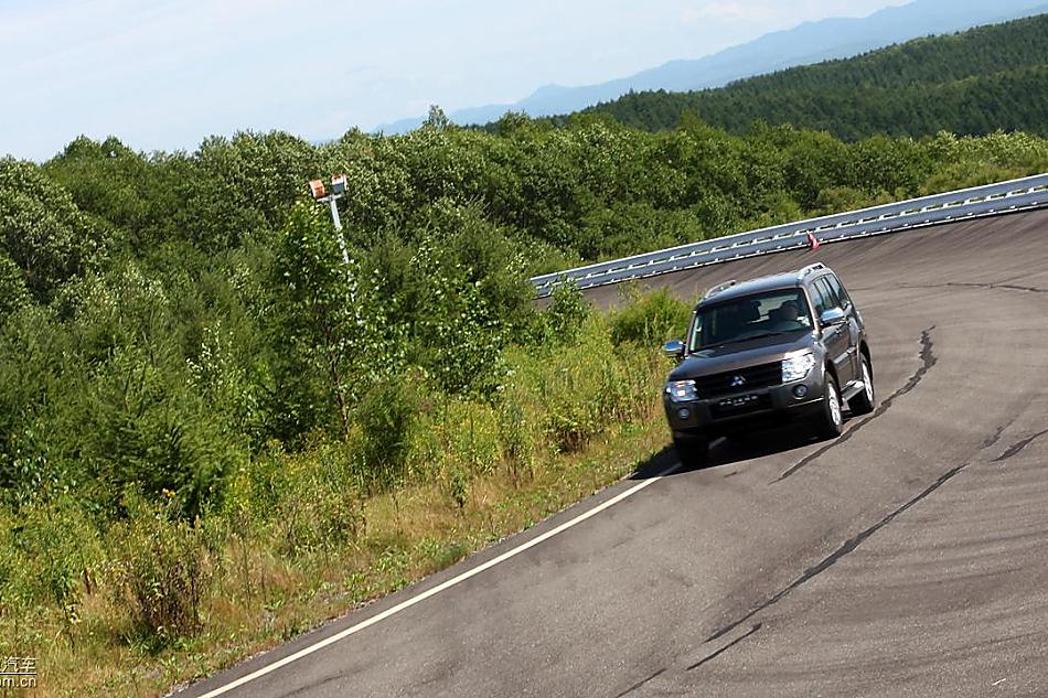 2010款三菱帕杰罗试驾组图