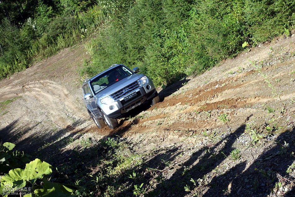 2010款三菱帕杰罗试驾组图