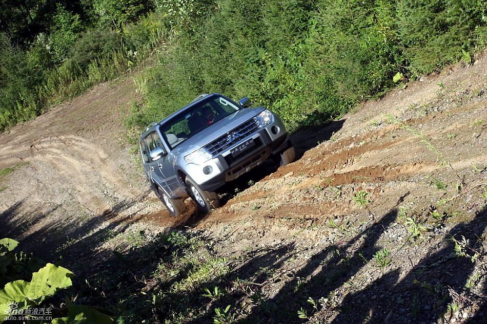 2010款三菱帕杰罗试驾组图