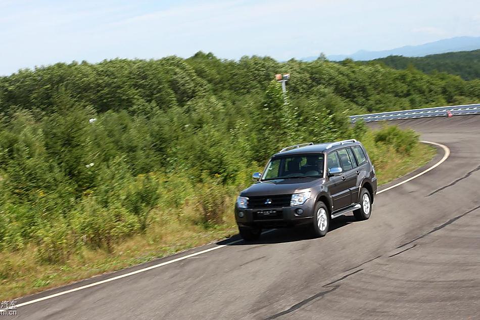 2010款三菱帕杰罗试驾组图