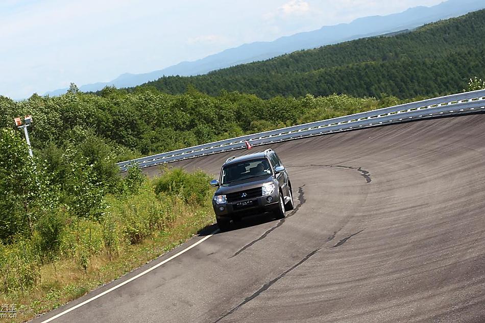 2010款三菱帕杰罗试驾组图