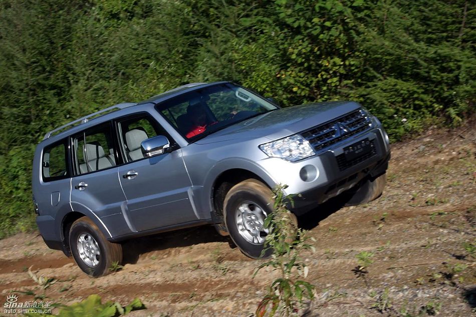 2010款三菱帕杰罗试驾组图