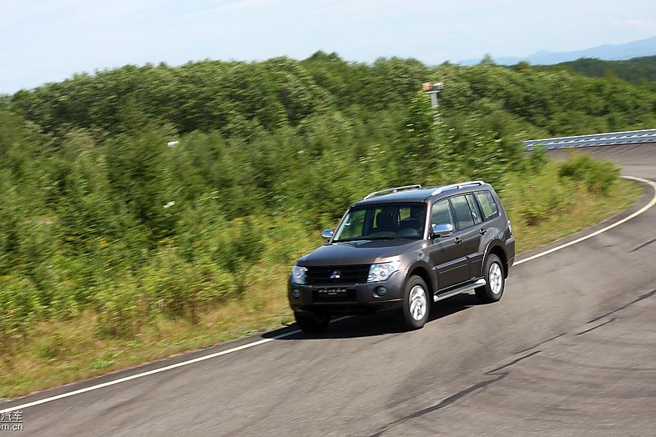 2010款三菱帕杰罗试驾组图