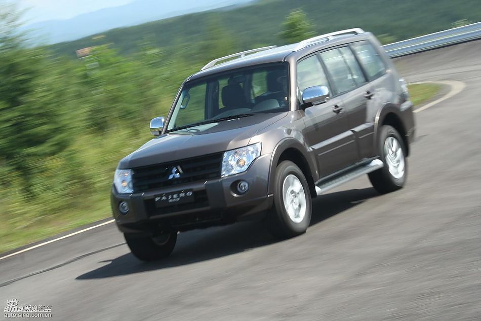 2010款三菱帕杰罗试驾组图