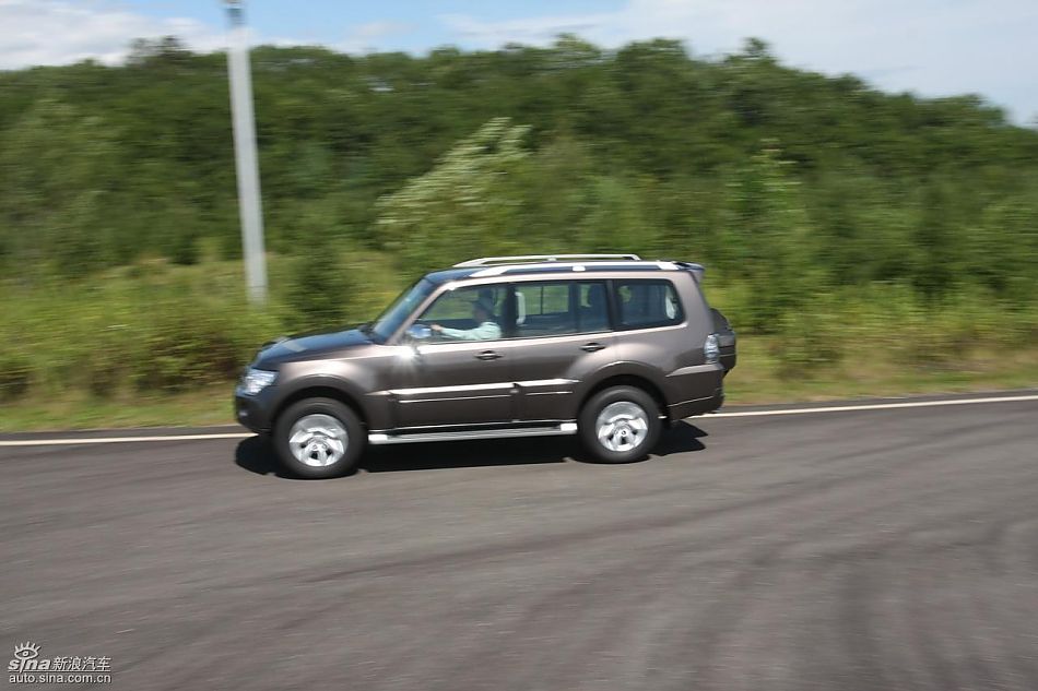 2010款三菱帕杰罗试驾组图