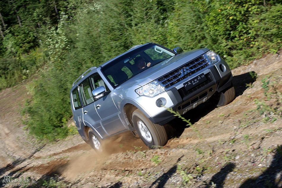 2010款三菱帕杰罗试驾组图