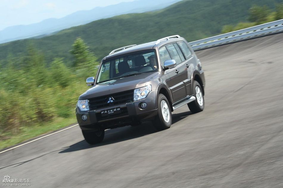 2010款三菱帕杰罗试驾组图