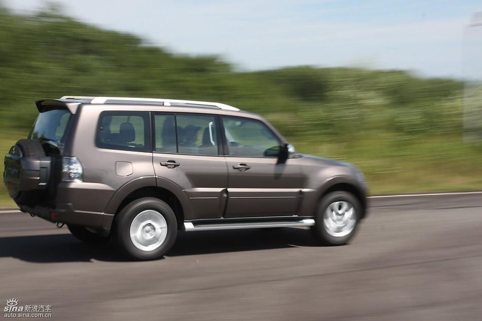 2010款三菱帕杰罗试驾组图