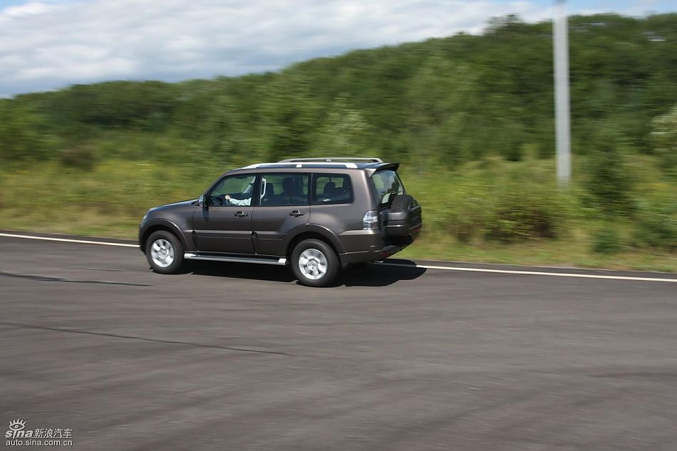 2010款三菱帕杰罗试驾组图