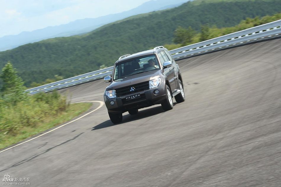 2010款三菱帕杰罗试驾组图