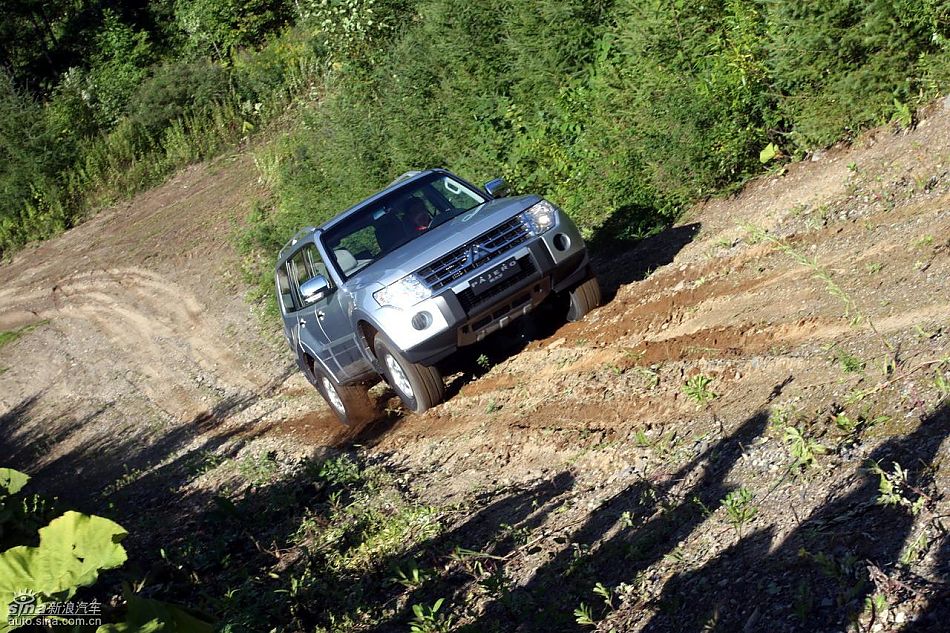 2010款三菱帕杰罗试驾组图