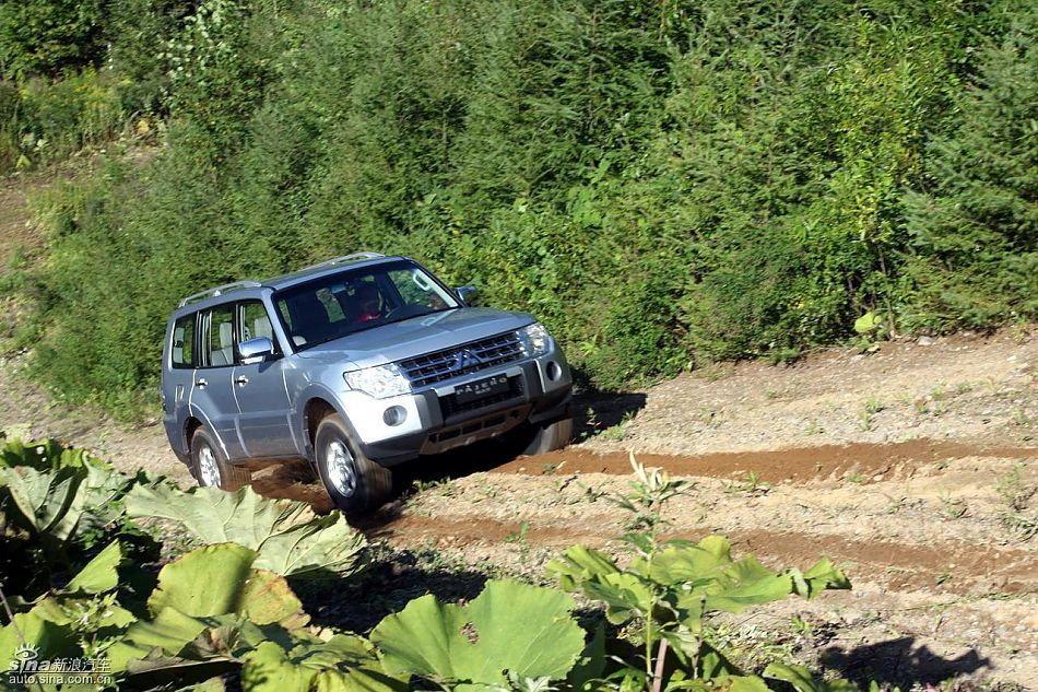 2010款三菱帕杰罗试驾组图