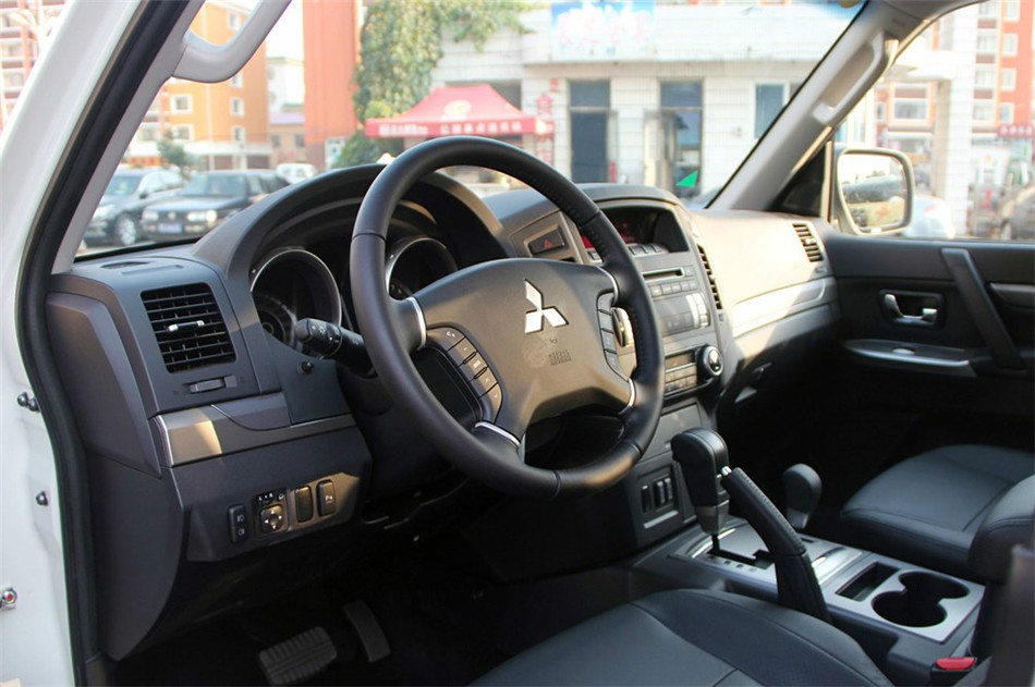 2012款 3.0L AT 精英版 内饰