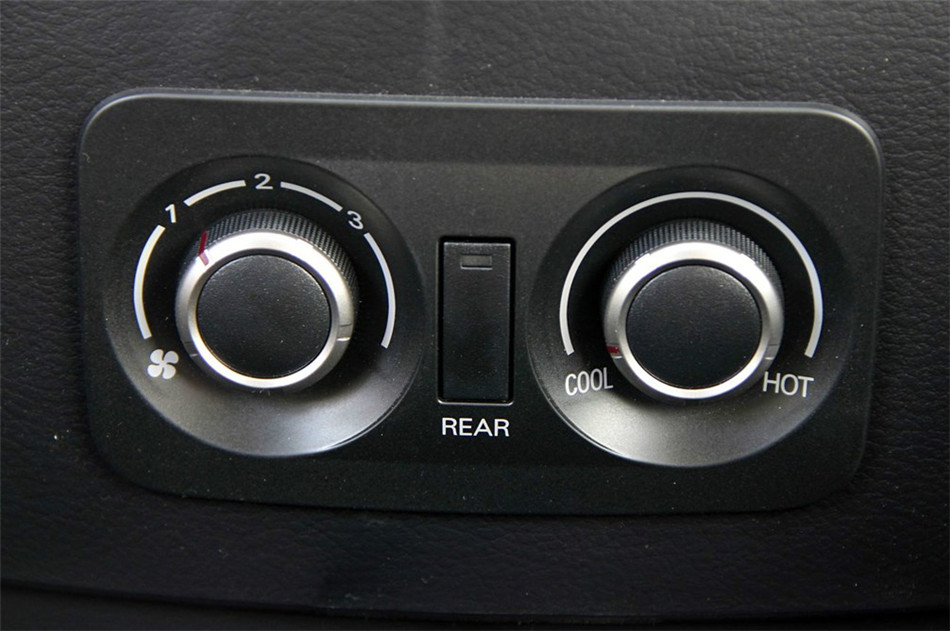 2012款 3.0L AT 精英版 座椅空间