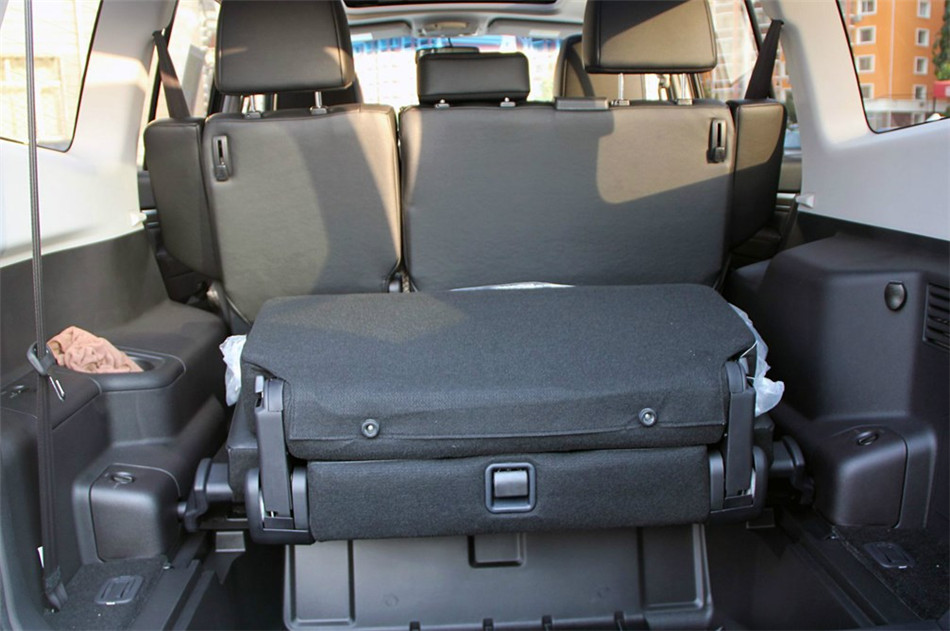 2012款 3.0L AT 精英版 座椅空间