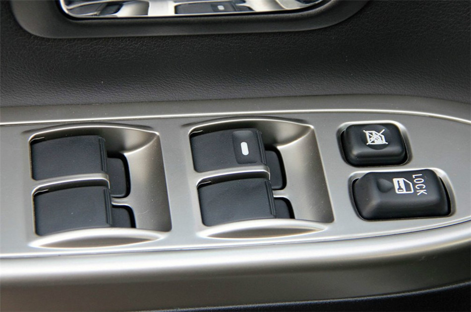 2012款 3.0L AT 精英版 座椅空间