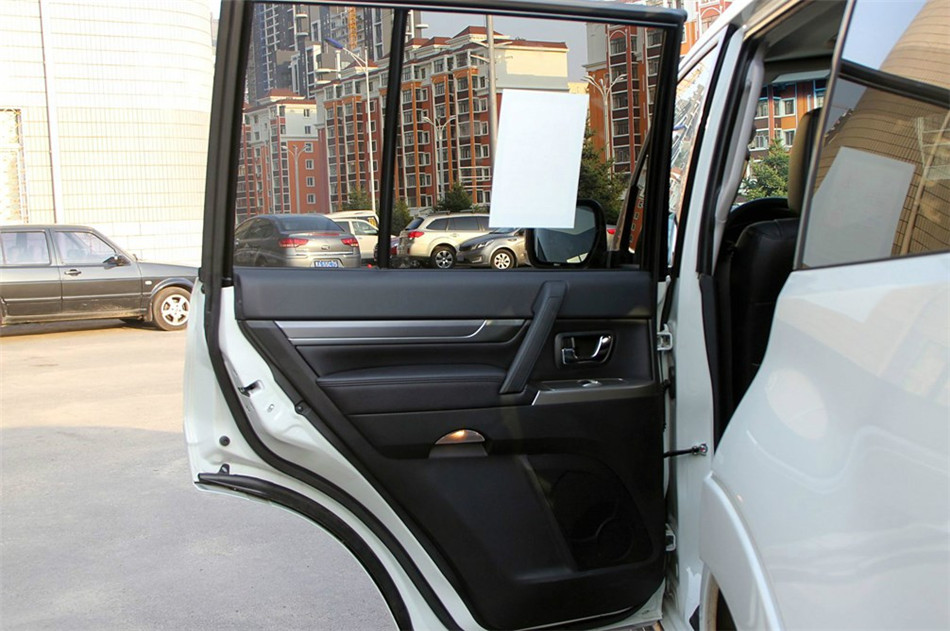 2012款 3.0L AT 精英版 座椅空间