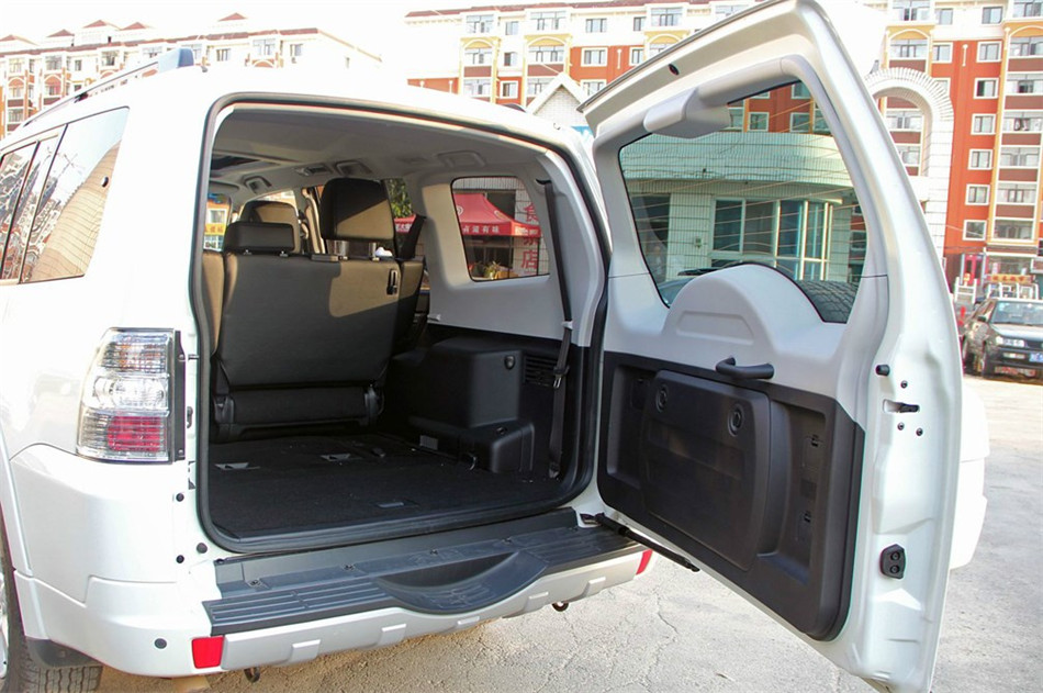 2012款 3.0L AT 精英版 座椅空间