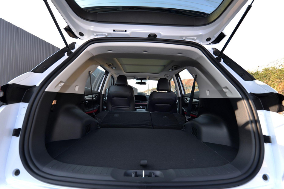 2020款 1.5T 手动炫动型 座椅空间