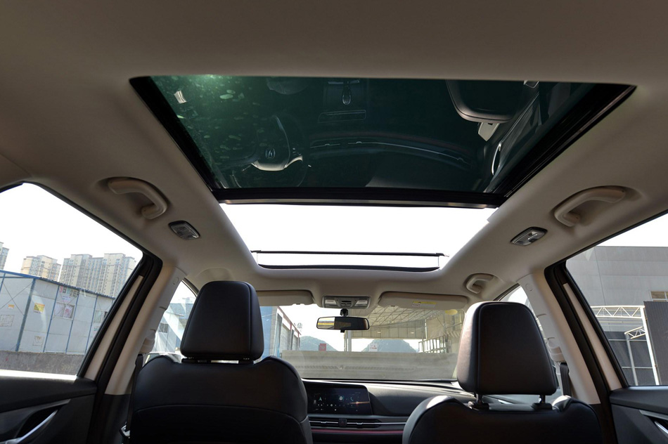 2020款 1.5T 手动炫动型 座椅空间