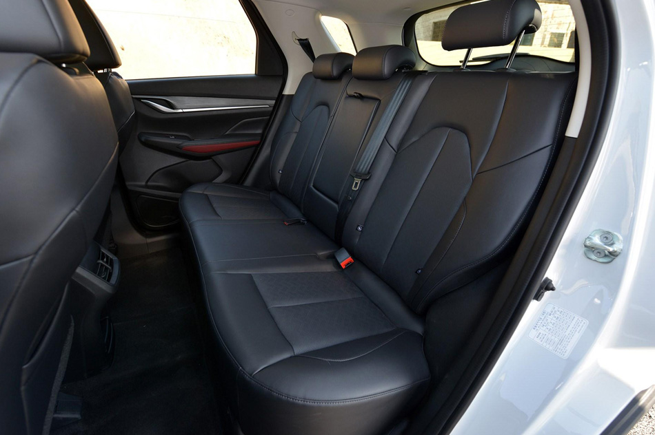 2020款 1.5T 手动炫动型 座椅空间