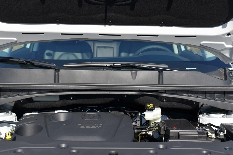 2020款 1.5T 手动炫动型 引擎底盘