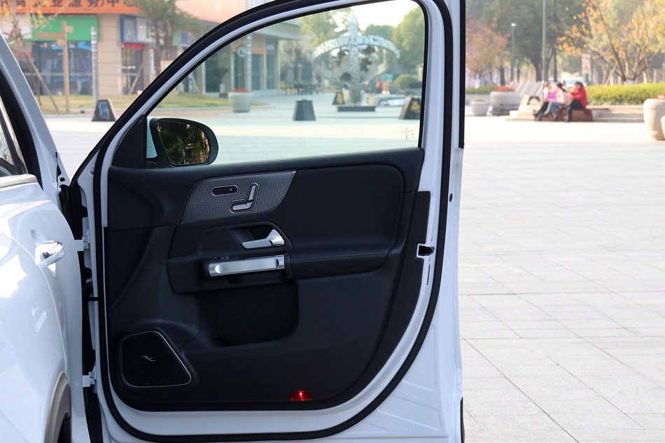 2020款 GLB 200 时尚型 座椅空间