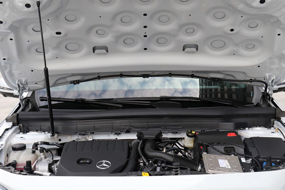 2020款 GLB 200 时尚型 引擎底盘