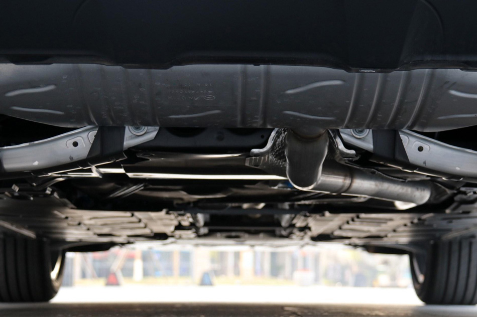 2020款 GLB 200 时尚型 引擎底盘