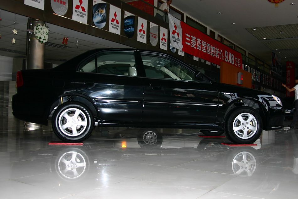 东南汽车蓝瑟外观