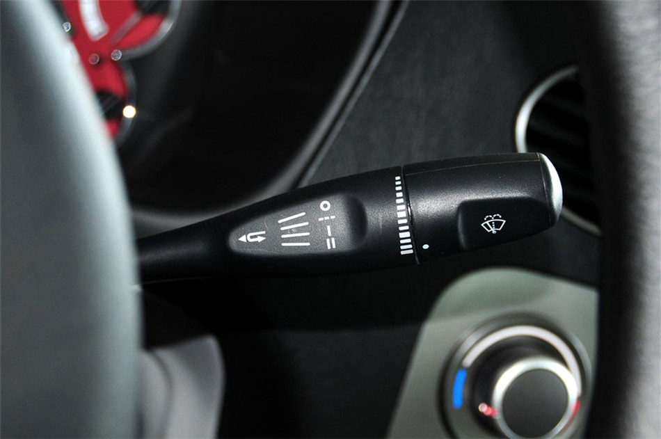 2012款 1.6L MT SEi舒适版 内饰