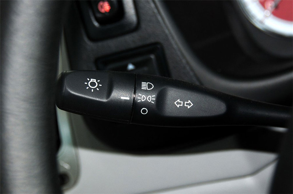 2012款 1.6L MT SEi舒适版 内饰