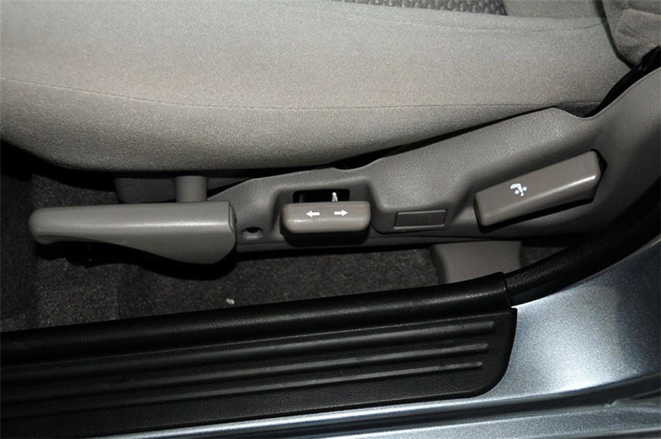 2012款 1.6L MT SEi舒适版 座椅空间