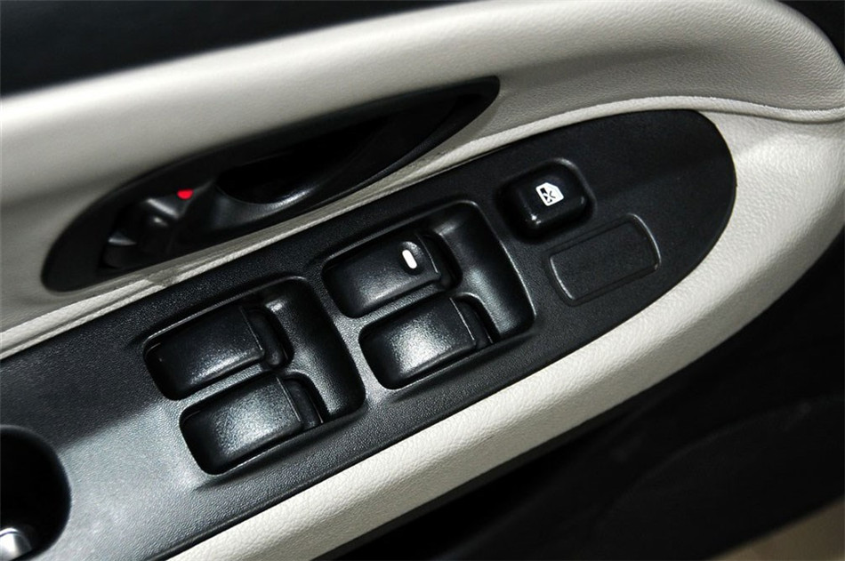 2012款 1.6L MT SEi舒适版 座椅空间