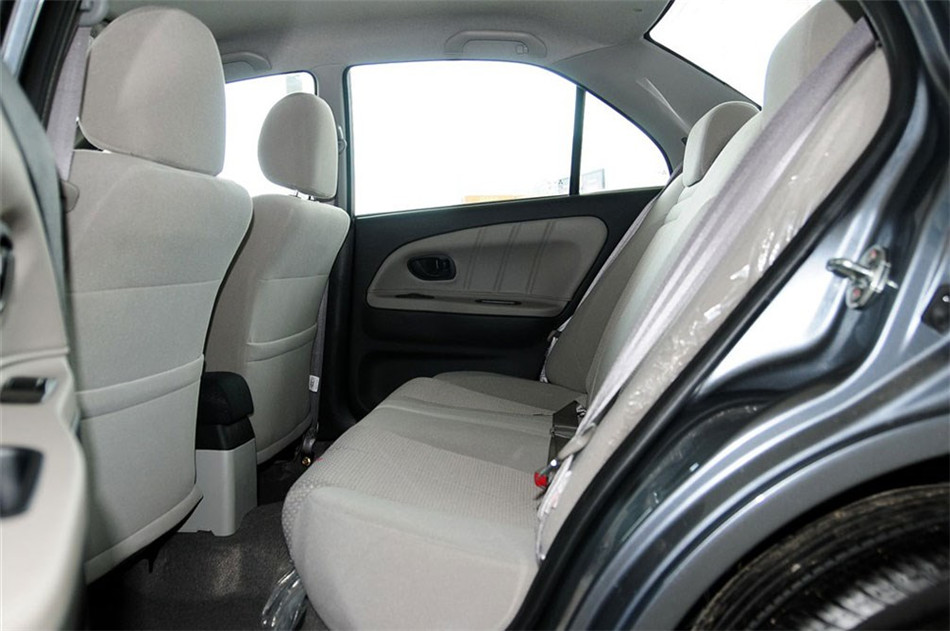 2012款 1.6L MT SEi舒适版 座椅空间