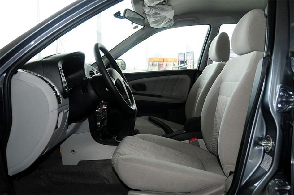 2012款 1.6L MT SEi舒适版 座椅空间