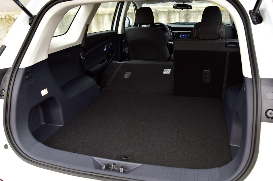 2020款 1.5T 手动精英型 座椅空间