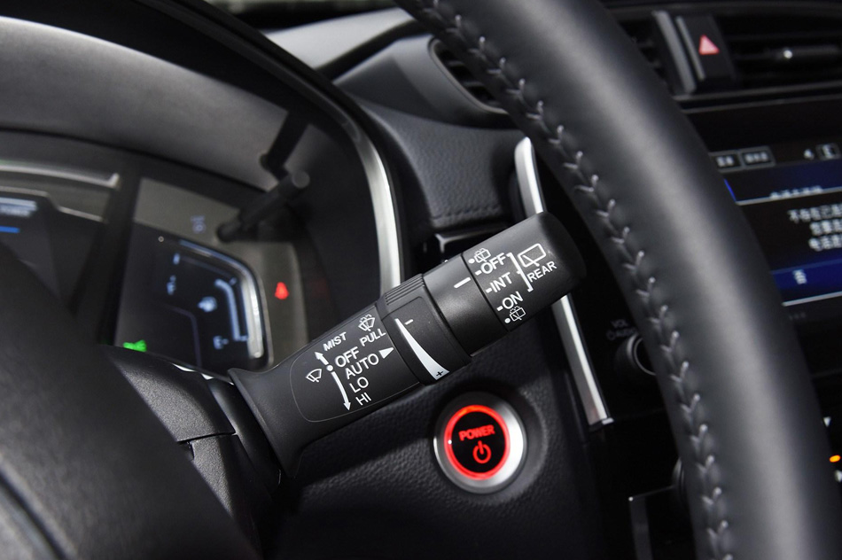 2020款 锐·混动 2.0L 两驱锐·尊贵版 内饰