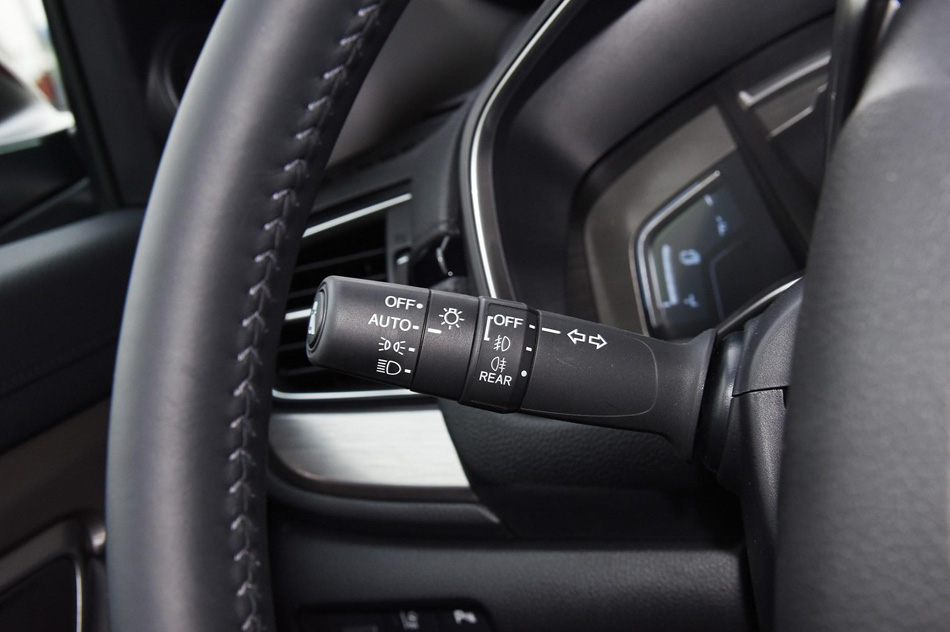 2020款 锐·混动 2.0L 两驱锐·尊贵版 内饰