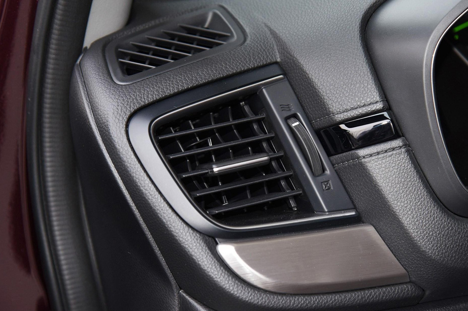 2020款 锐·混动 2.0L 两驱锐·尊贵版 内饰