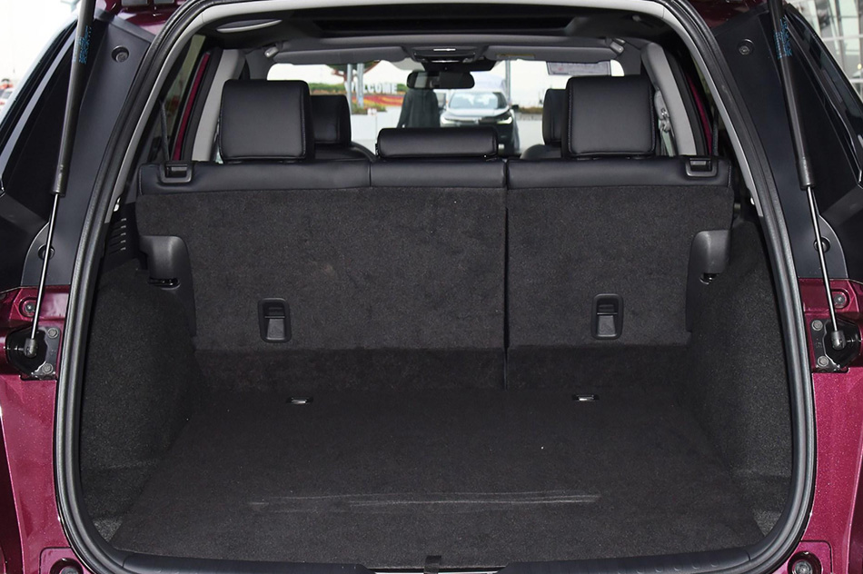 2020款 锐·混动 2.0L 两驱锐·尊贵版 座椅空间