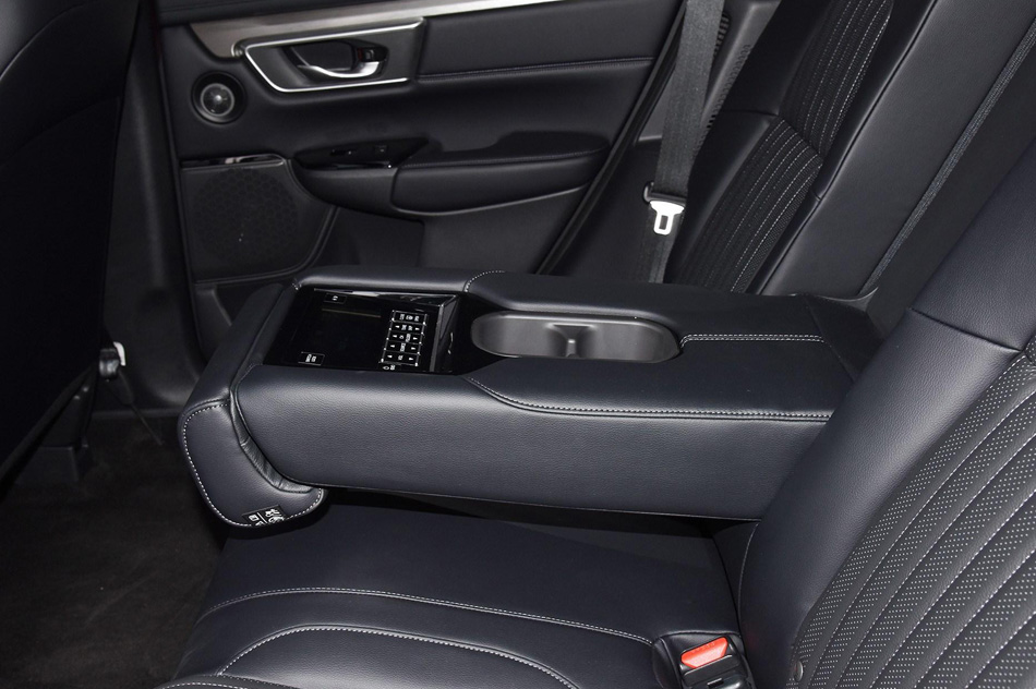 2020款 锐·混动 2.0L 两驱锐·尊贵版 座椅空间