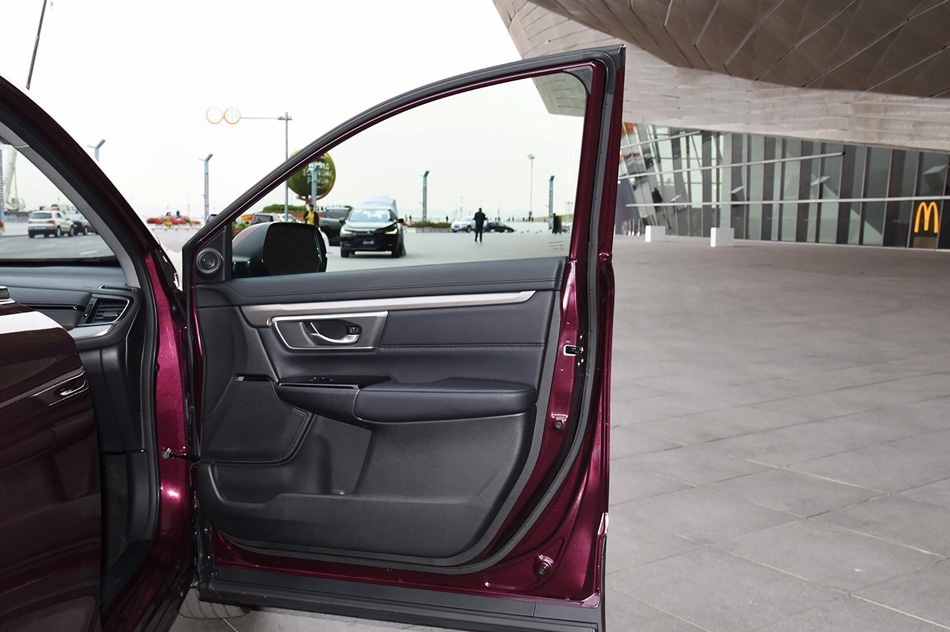 2020款 锐·混动 2.0L 两驱锐·尊贵版 座椅空间