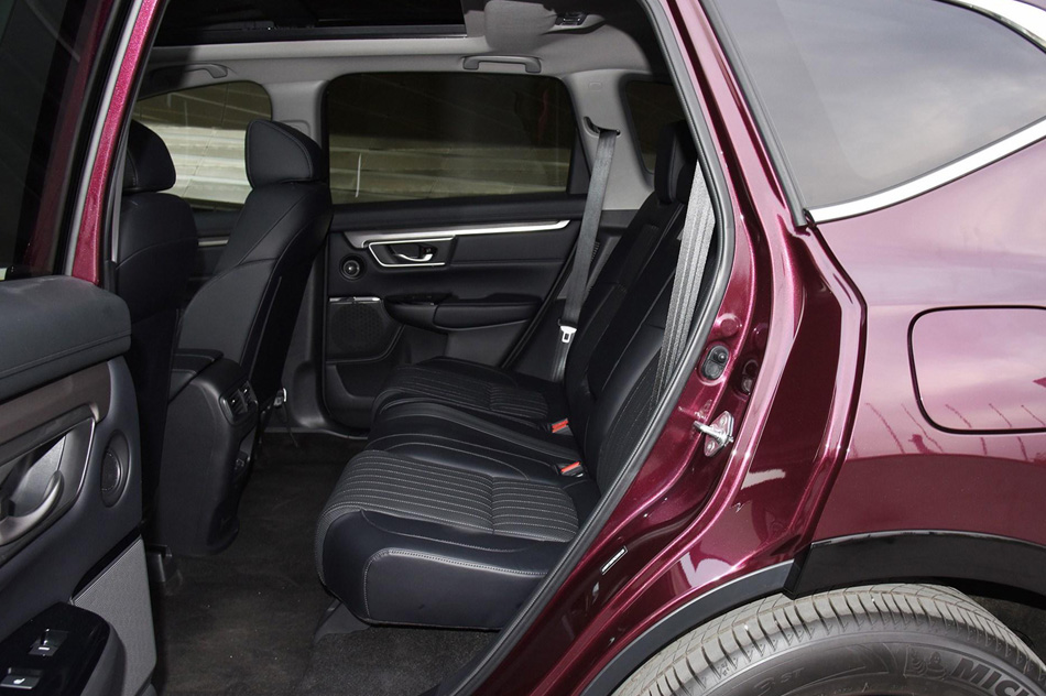 2020款 锐·混动 2.0L 两驱锐·尊贵版 座椅空间