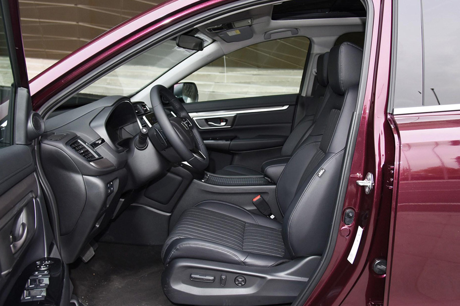 2020款 锐·混动 2.0L 两驱锐·尊贵版 座椅空间